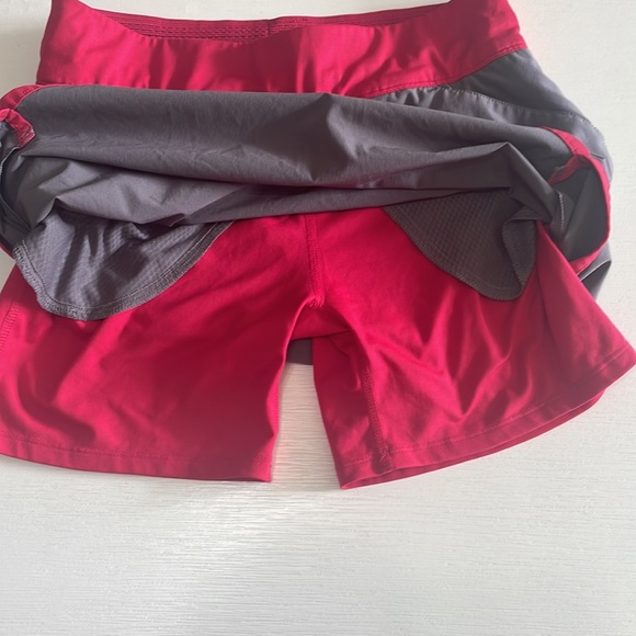 NWOT Adidas golf skirt with built in shorts . Size XS - Picture 4 of 6